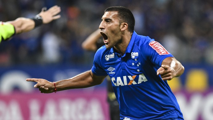 Atacante do Cruzeiro Ramón Ábila comemora gol marcado em cima da Ponte Preta (Foto: Yuri Edmundo/Light Press/Cruzeiro)