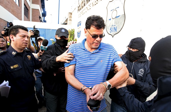 Reynaldo Vásquez ex-presidente Federação de El Salvador preso (Foto: Reuters)
