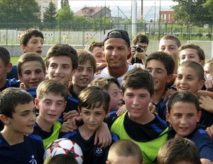 Cristiano Ronaldo na Geórgia (Foto: Reprodução / Twitter)