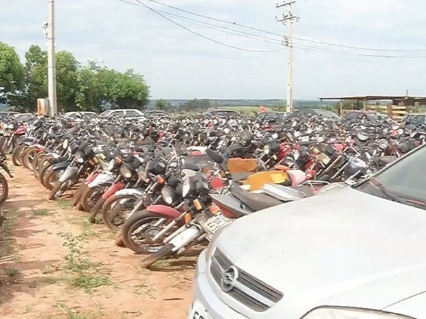 Assalto em pátio de Votuporanga (Foto: Reprodução/TV TEM) Assalto em pátio de Votuporanga (Foto: Reprodução/TV TEM)