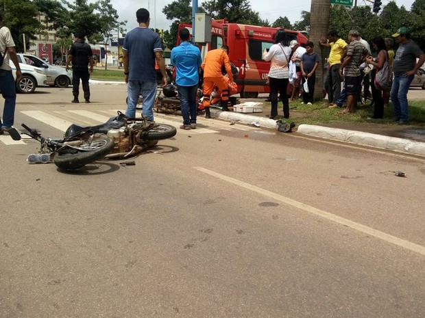 G1 Criança de 4 meses e três adultos se ferem em colisão de moto em