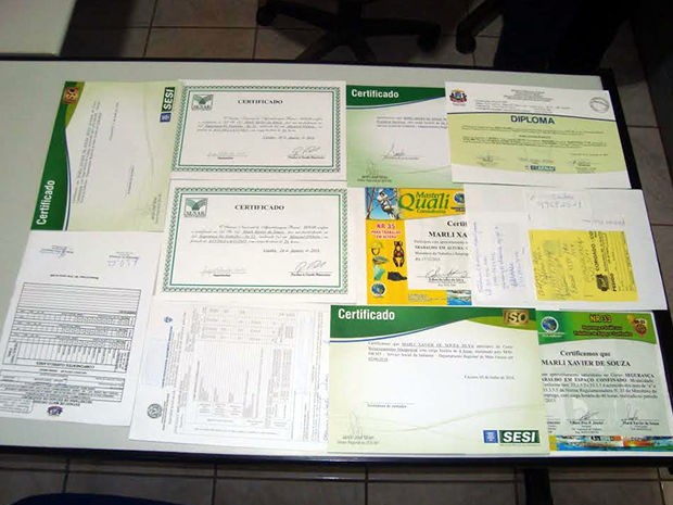 'Clientes' pagavam entre R$ 750 atÃ© R$ 90 mil por certificados e diplomas falsos. (Foto: Assessoria/PolÃ­cia Civil)