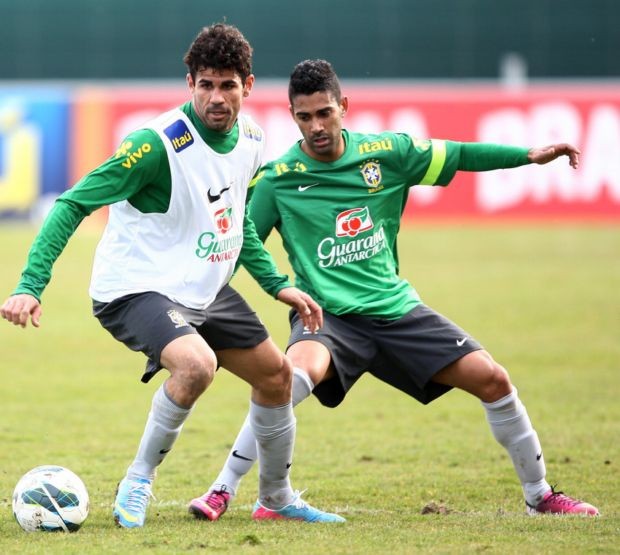 Diego Costa no treinamento da Seleção (Foto: Mowa Press)