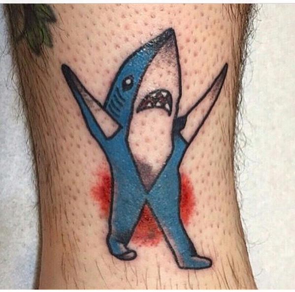 Fã tatua tubarão do show de Katy Perry (Foto: Reprodução/Twitter)