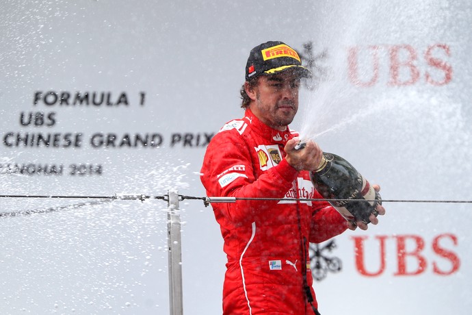 Fernando Alonso no pódio do GP da China (Foto: Getty Images)