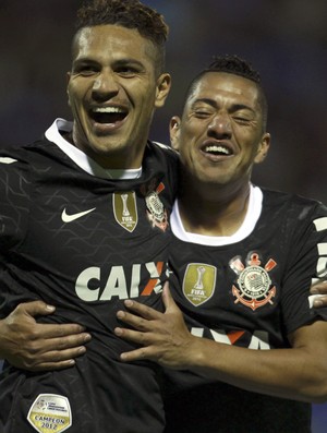 Guerrero e Ralf comemoram gol do Corinthians sobre o San Jose (Foto: AP)