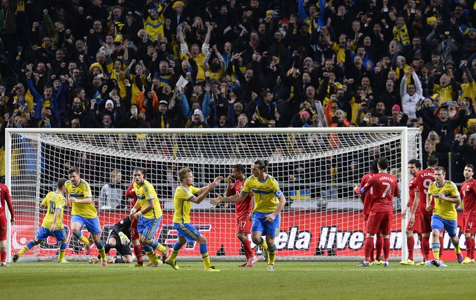 Ibrahimovic comemora, suecia x portugal (Foto: AFP)