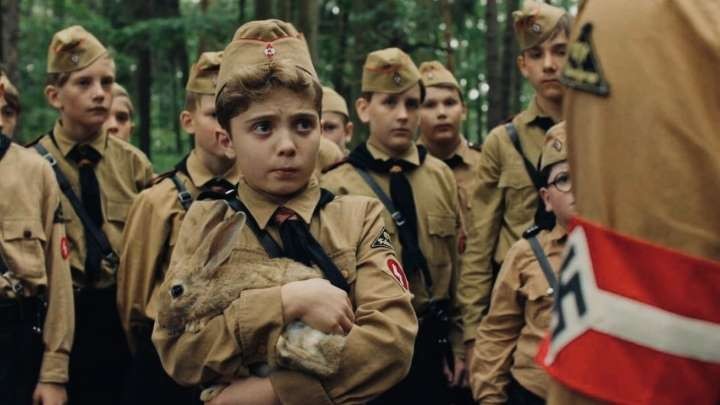 No filme, o protagonista deseja entrar para a Juventude Hitlerista a fim de fazer parte da guarda pessoal de Hitler (Foto: Reprodução/MSN)