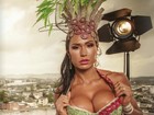 Gracyanne Barbosa posa sensual para revista da Mangueira