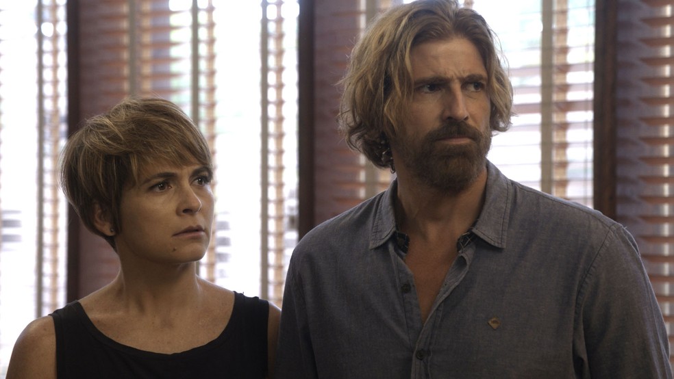 Helô e Pedro expulsam Mág e Tião da galeria (Foto: TV Globo)