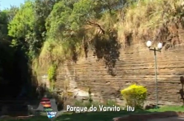 Parque do Varvito, em Itu, possui uma exposição natural de rochas formadas há milhares de anos (Foto: Reprodução / TV TEM)