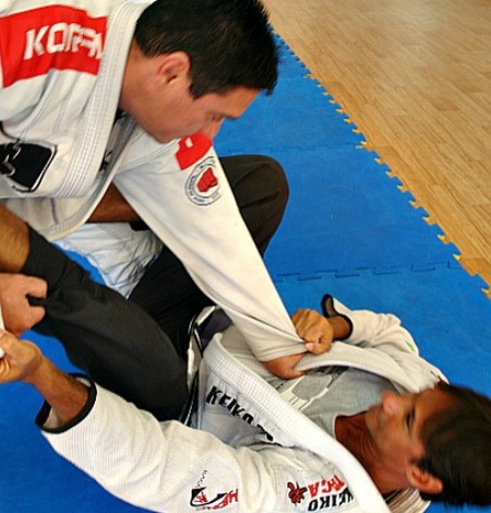 Ricardo em ação no jiu-jítsu (Foto: Carol Fontes)