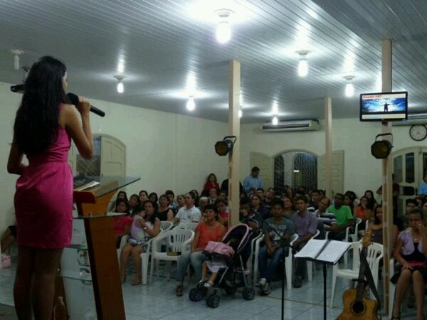 Luciana Souza deixou o concurso e agora evangeliza em igrejas de Manaus (Foto: Arquivo Pessoal)