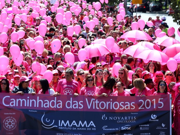 Camisetas e balões rosas tomaram ruas de Porto Alegre na Caminhada das Vitoriosas (Foto: Dani Barcellos/Palácio Piratini)