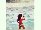 Nicolas Prattes posta foto da namorada, Livian Aragão, na praia