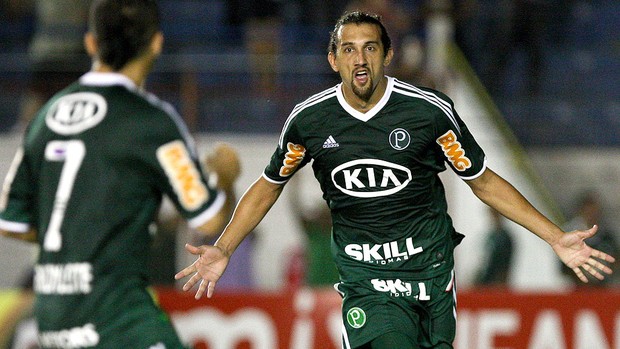Hernán Barcos comemora gol do Palmeiras contra o Guaratinguetá (Foto: Cesar Greco / Ag. Estado) Hernán Barcos comemora gol do Palmeiras contra o Guaratinguetá (Foto: Cesar Greco / Ag. Estado)