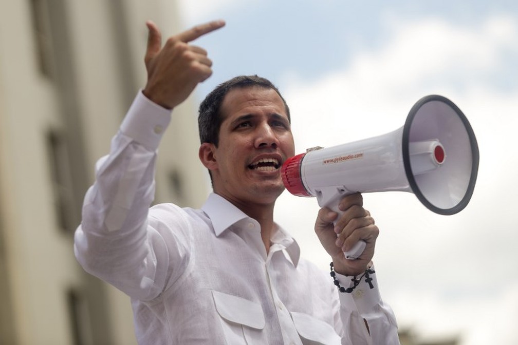 Juan GuaidÃ³ faz pronunciamento durante protesto contra Maduro em Caracas  â Foto: Cristian Hernandez/AFP