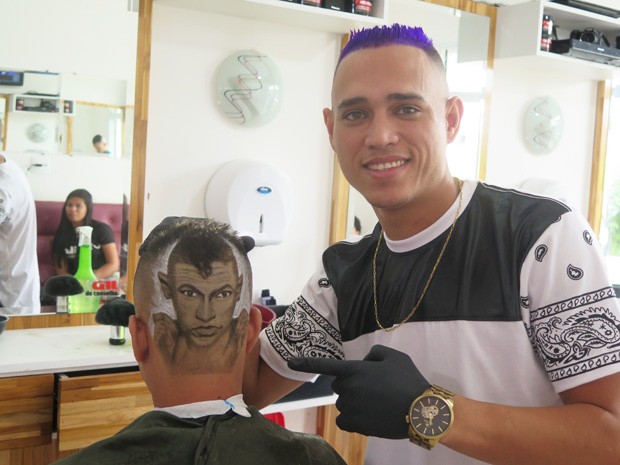 Nariko fez retrato de Neymar no cabelo de cliente (Foto: Mariane Rossi/G1) Nariko fez retrato de Neymar no cabelo de cliente (Foto: Mariane Rossi/G1)