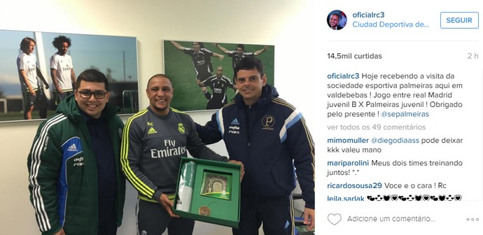 Sub-17 do Palmeiras visita Real Madrid e presenteia ex-lateral Roberto Carlos