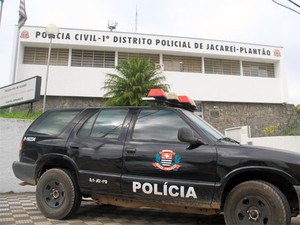 Polícia Civil em Jacareí (Foto: Carlos Santos/ G1)