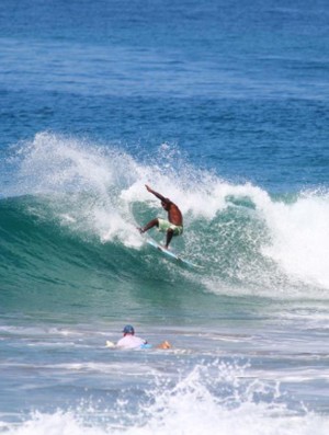 Johnny Lacerda surfista Ilha Comprida (Foto: Divulgação)