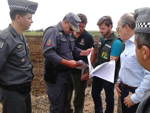 Autoridades fizeram vistoria na área em Iguape (Foto: Rodrigo Nardelli/G1) Autoridades fizeram vistoria na área em Iguape (Foto: Rodrigo Nardelli/G1)