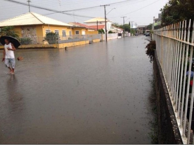 G1 Chuva causa alagamentos em ruas da Grande Florianópolis notícias