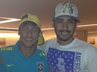 Com Neymar, Gusttavo Lima volta a sorrir depois da perda da irmã