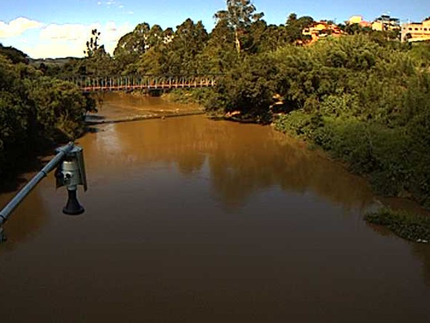 Vista do Rio Sapucaí Mirim a partir da estação hidrológica em Pouso Alegre, MG (Foto: Reprodução/Cemaden) Vista do Rio Sapucaí Mirim a partir da estação hidrológica em Pouso Alegre, MG (Foto: Reprodução/Cemaden)
