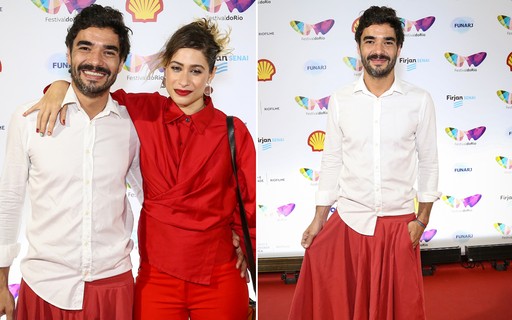 Ao Lado De Luisa Arraes Caio Blat Aposta Em Look De Saia Para Festival