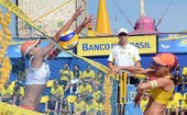 Juliana e Larissa são 
tricampeãs em GO e 
levam o 2º título ano (Mauricio Kaye / CBV)