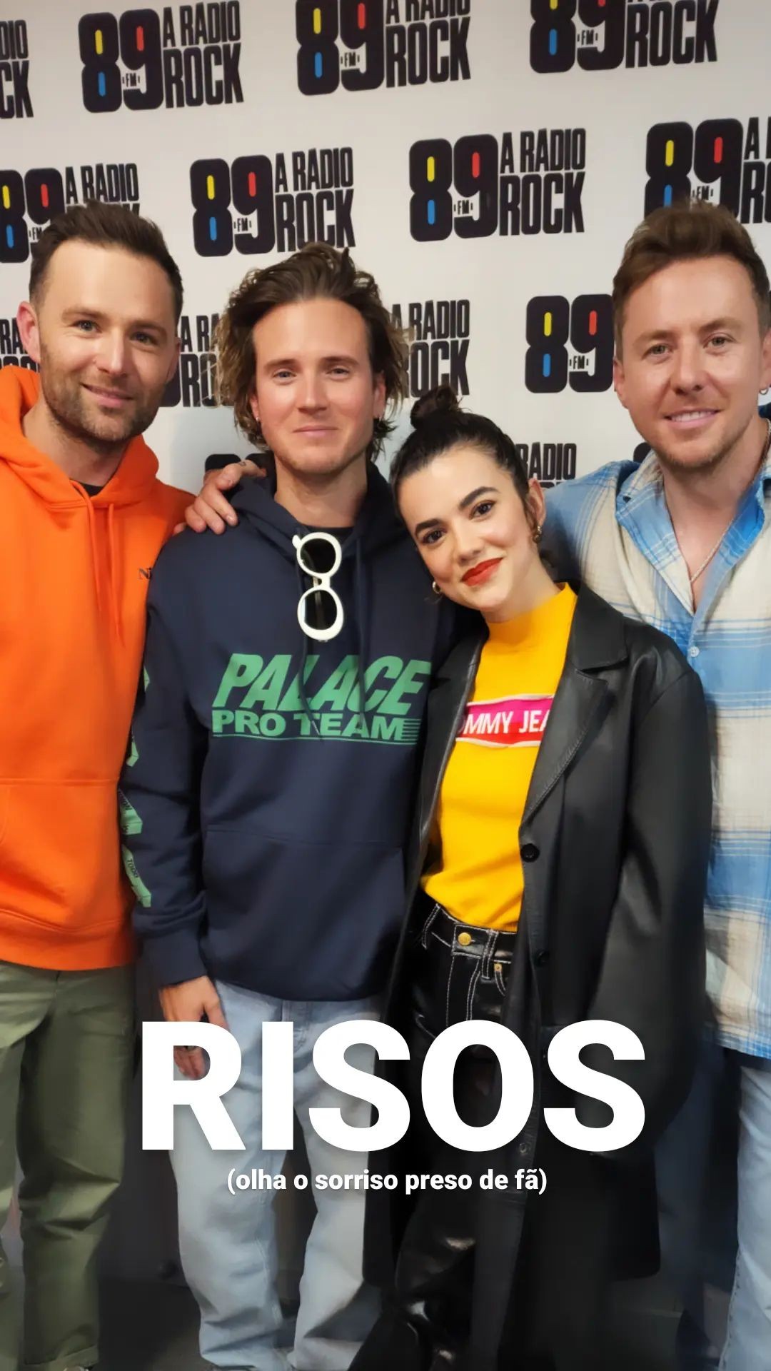 Manu Gavassi com a banda McFly em programa de rádio (Foto: Reprodução/Instagram)