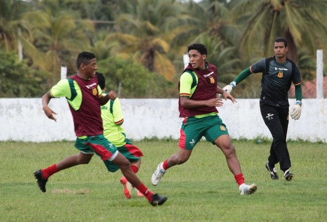 Jeferson realiza treinamento com equipe do Sampaio Corrêa (Foto: Divulgação/Sampaio)