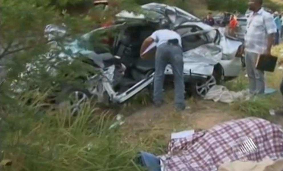 Acidente na BR-101, perto de Cachoeira, na Bahia (Foto: Reprodução/TV Bahia)