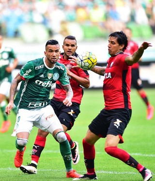 Desfalcado, Verdão aguarda exames e pode perder centroavantes