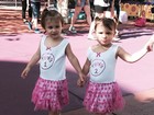 Natália Guimarães posta foto das filhas gêmeas com look igualzinho
