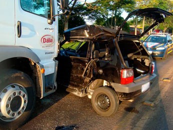 Uno bateu em caminhão e resultou em uma morte em Lajeado (Foto: Divulgação/PRF)
