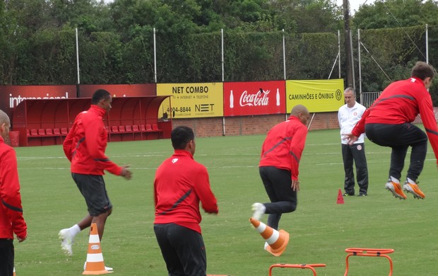 Treino descontraído no Beira-Rio (Foto: Tomás Hammes / GLOBOESPORTE.COM)