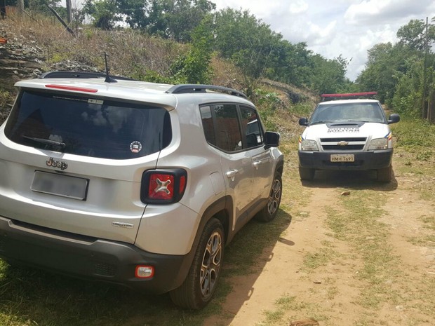 Veículo foi encontrado momentos depois (Foto: Polícia Militar/Divulgação)