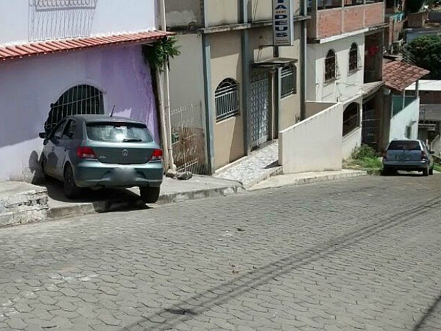 Idosa  atropelada dentro de casa por carro desgovernado em Cariacica, ES (Foto: Reproduo/TV Gazeta)