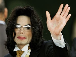 Maquiadora diz que retocar Michael Jackson era parte de uma mentira Michael-jackson