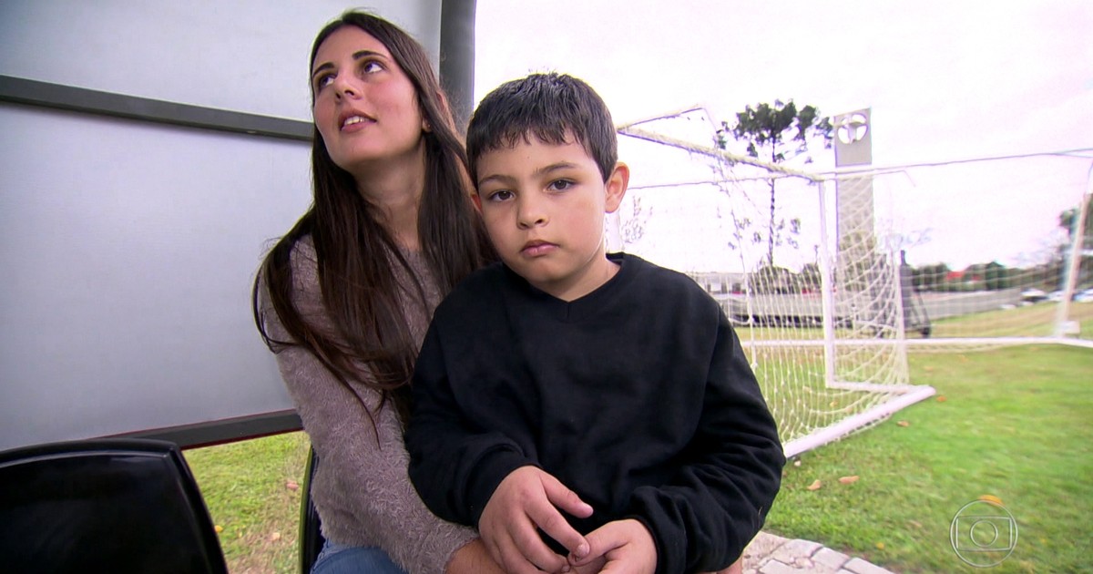 Menino volta a andar com ajuda de clube