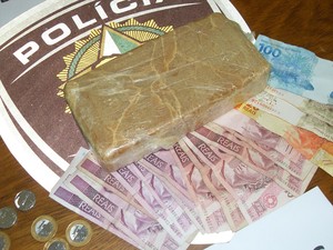 Quilo de crack foi avaliado em R$ 40 mil pela Delegacia de Narcóticos (Foto: Divulgação/Polícia Civil)