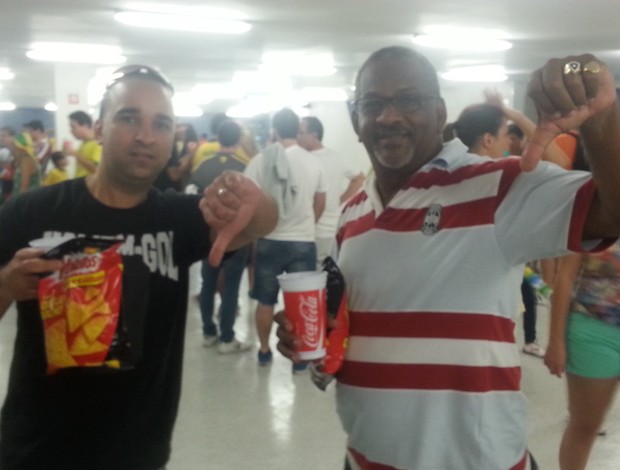 Maracanã torcedores reclamam da lanchonete (Foto: Marcelo Baltar)
