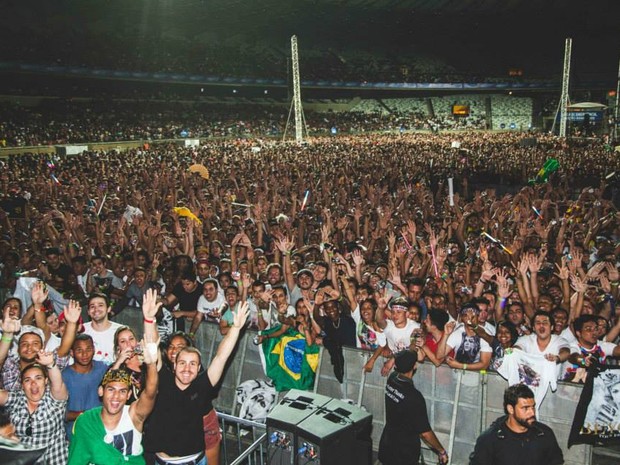 Público do show de Beyoncé no estádio do Mineirão, em Belo Horizonte, Minas Gerais (Foto: Facebook/ Reprodução)