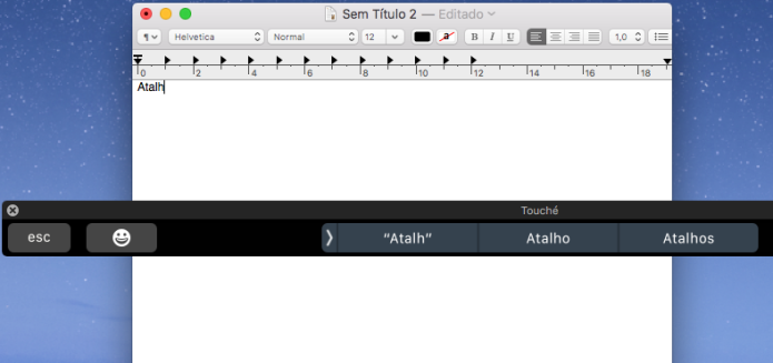 Touché exibindo sugestões ao digitar em um editor de texto (Foto: Reprodução/Edivaldo Brito)