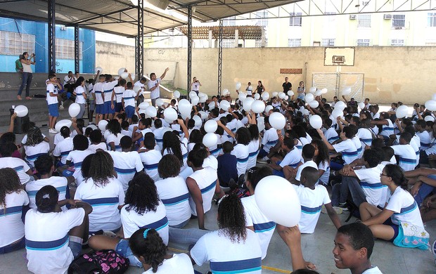 Vitor Belfort palestra crianças escola (Foto: Alexandre Fernandes )