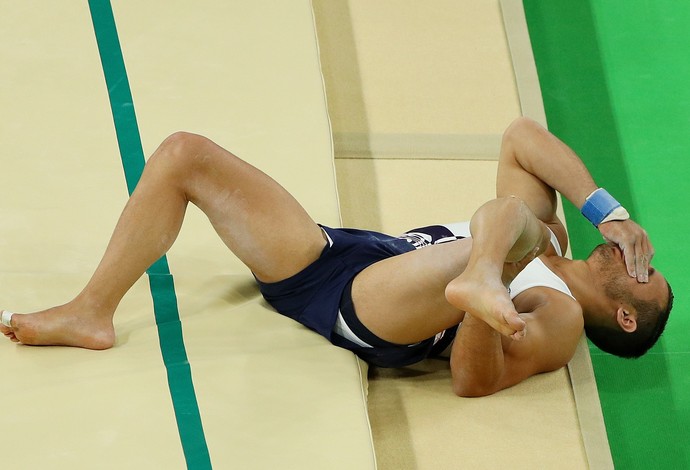 GALERIA - ginasta francês Samir Ait Said  sofre fratura grave em queda após salto (Foto: Scott Halleran/Getty Images)