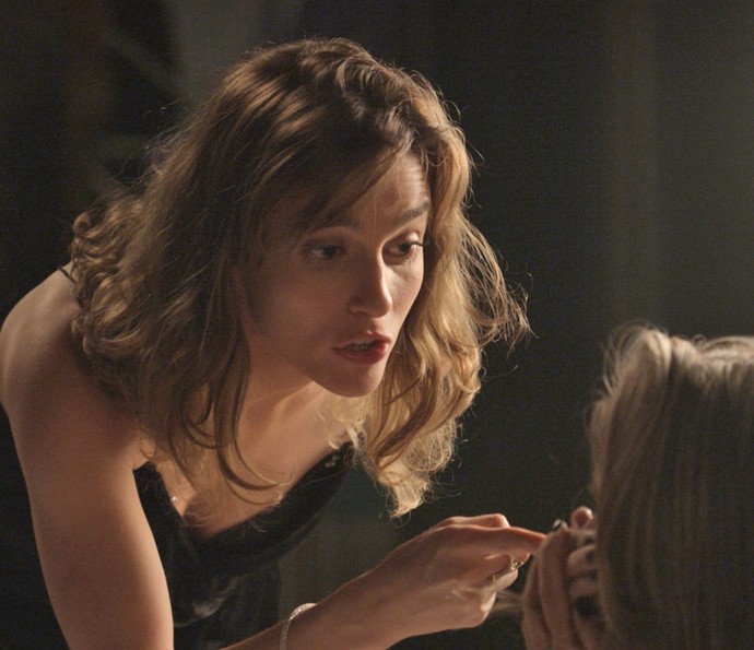 Sofia manda logo a real para Cassandra (Foto: TV Globo)