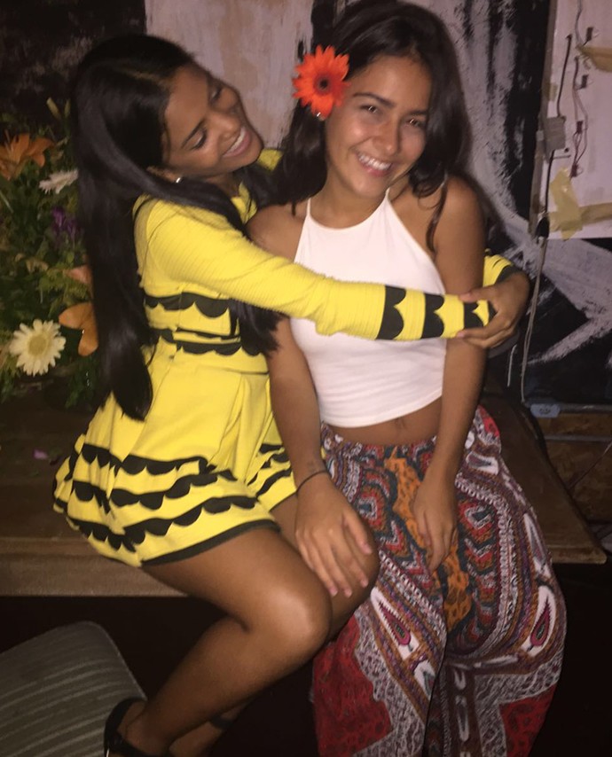 Rayza Alcântara e Giullia Buscacio não se desgrudam e adoram compartilhar fotos da amizade nas redes sociais (Foto: Arquivo pessoal)